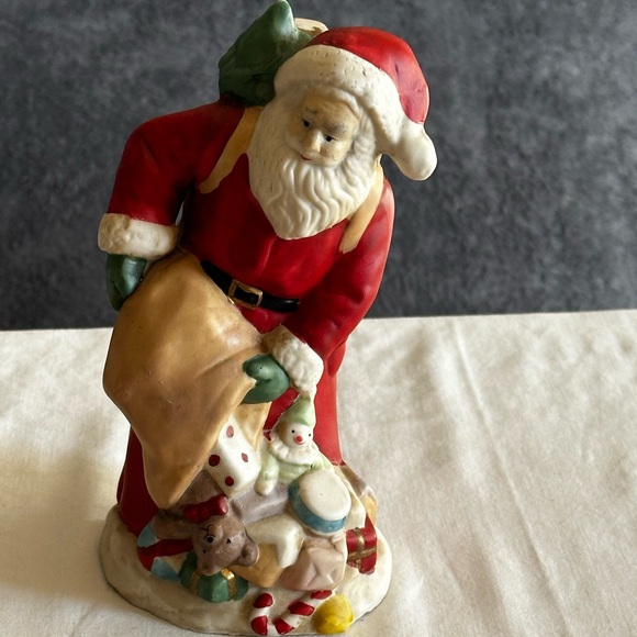 VINTAGE SANTA CLAUS HOLDING A BAG FULL OF GIFTS CERAMIC 7 1/2 “ - Picture 13 of 13